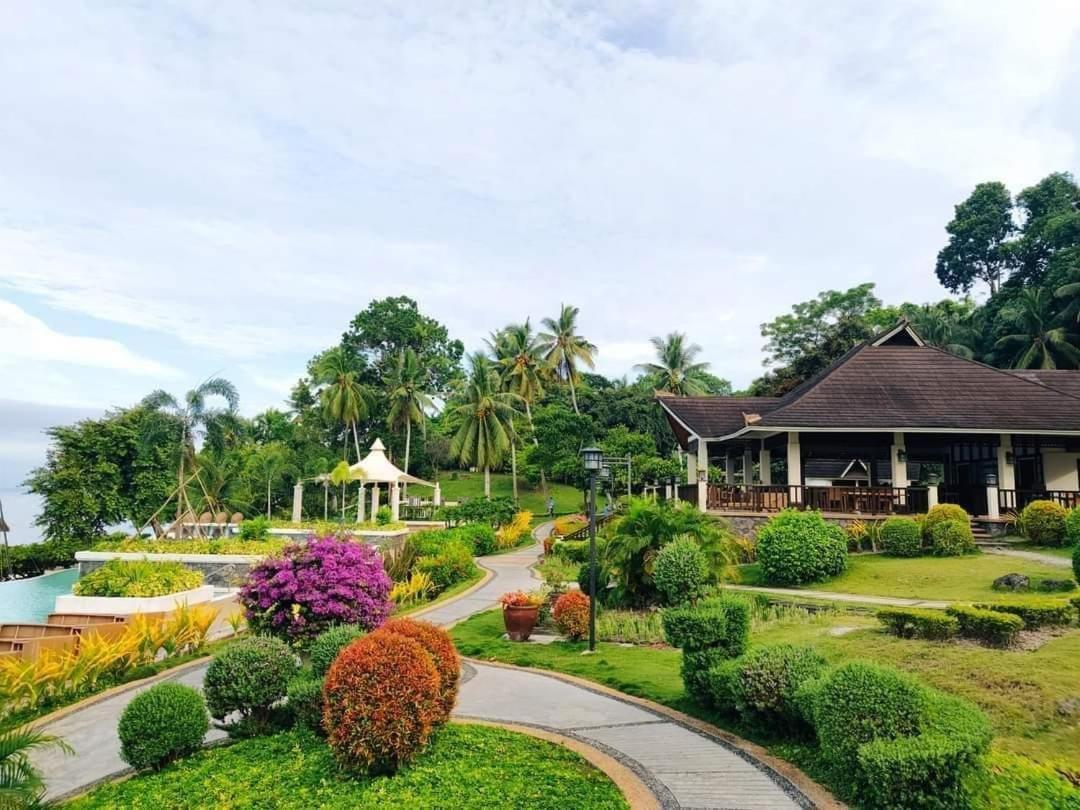 Kembali Condo Resort With Sea View Davao City Esterno foto