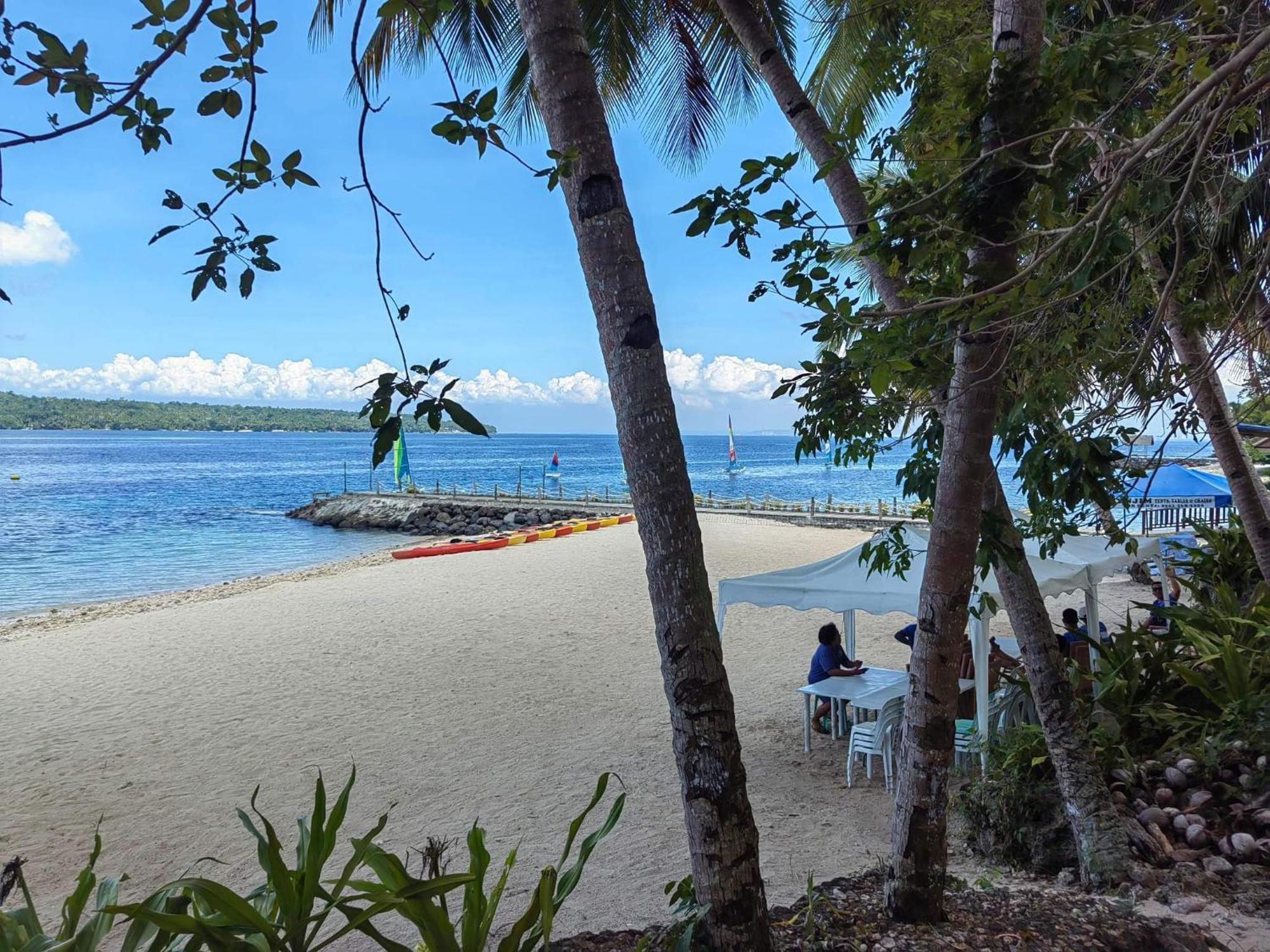 Kembali Condo Resort With Sea View Davao City Esterno foto