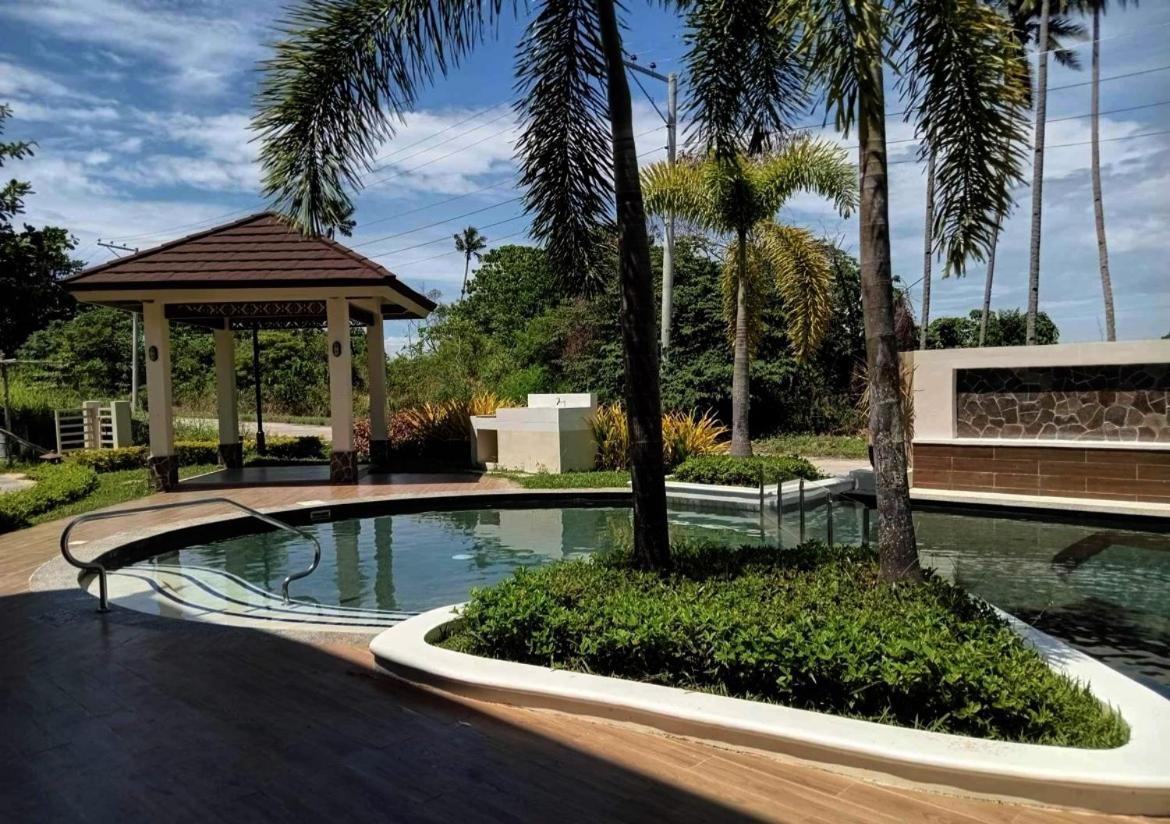 Kembali Condo Resort With Sea View Davao City Esterno foto