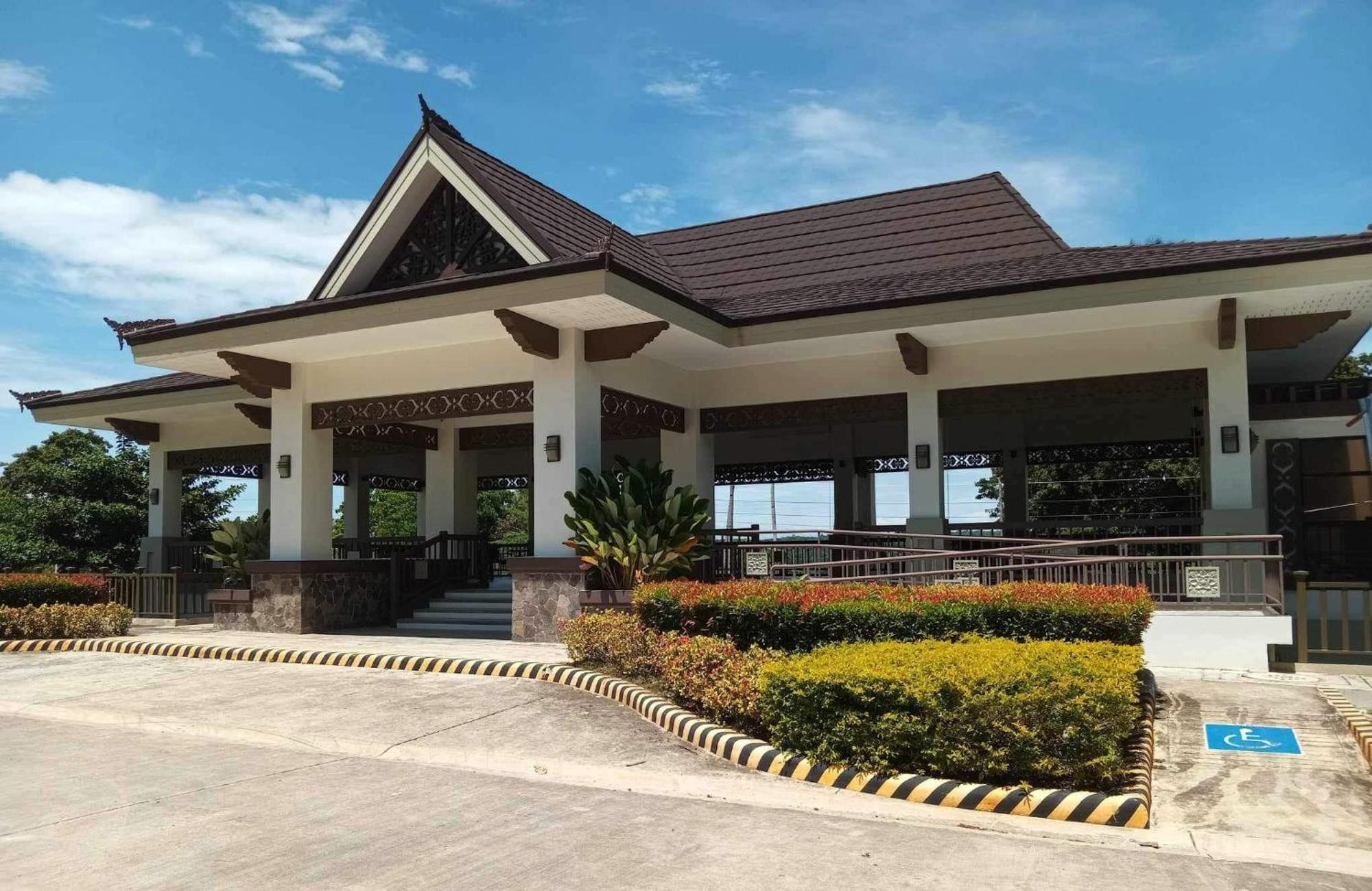 Kembali Condo Resort With Sea View Davao City Esterno foto