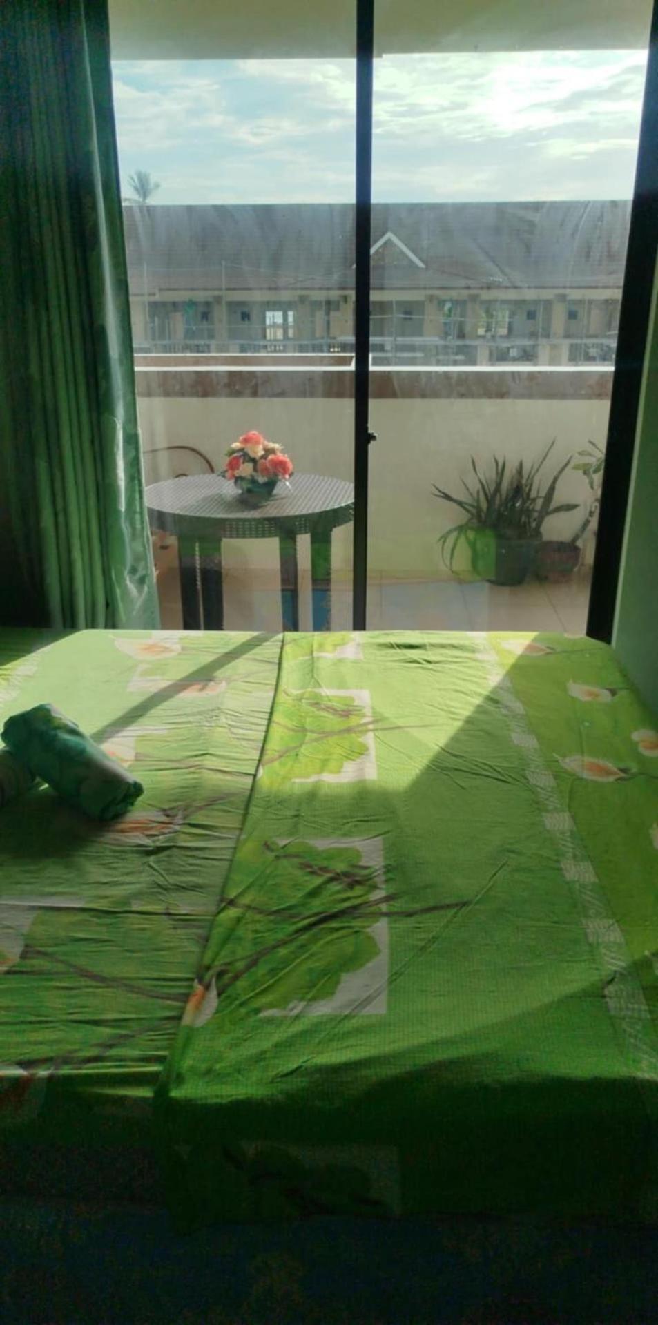Kembali Condo Resort With Sea View Davao City Esterno foto